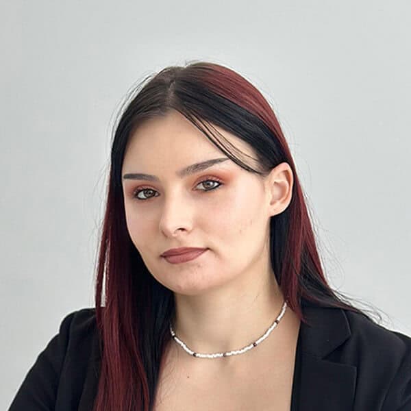 dermiq_team-ioana-itul-02_sq